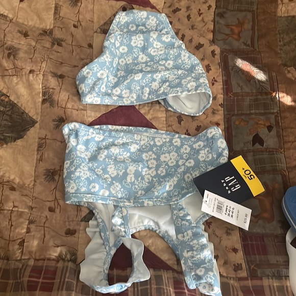 2 piece never worn swim suit and sandals from gap size 4 suit and 5/6t sandals - Picture 4 of 4